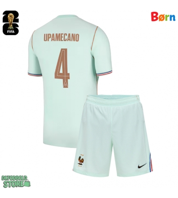 Frankrig Dayot Upamecano #4 Replika Babytøj Udebanesæt Børn VM 2026 Kortærmet (+ Korte bukser)